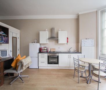 Apt 3, 12a Clarendon Road - Photo 4