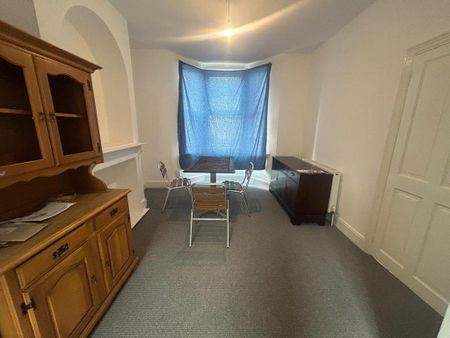 3 bedroom end of terrace house to rent - Photo 2