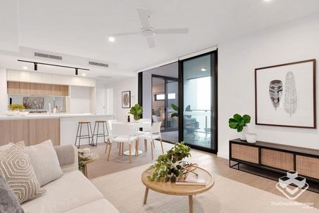 MILTON - HIGH FLOOR 2 BEDROOM 2 BATH ROOM APARTMENT WITH 1 CARPARK - Photo 3