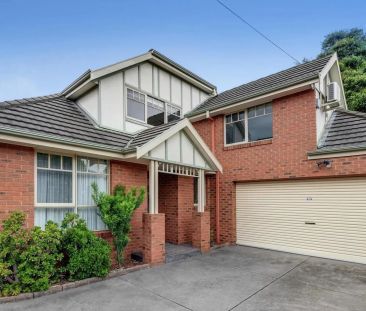 Beautifully presented, private, low maintenance townhouse - Photo 6