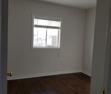 For Lease - 38 Lang Drive Unit# upper unit, Barrie, Ontario - Photo 6