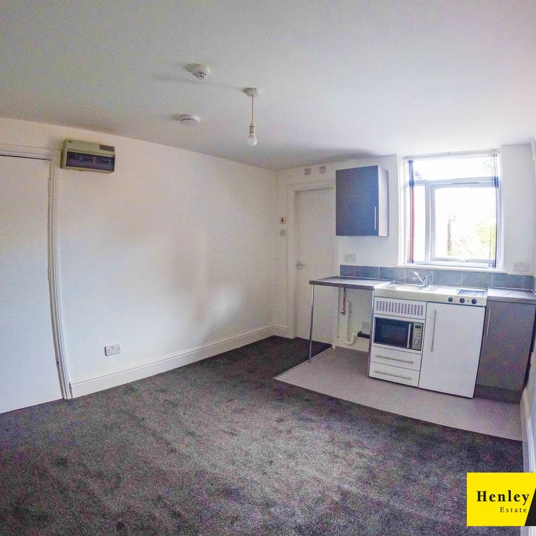 1 Bedroom Studio For Rent - Photo 1