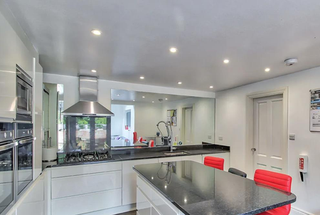 Stanley Road - Photo 3