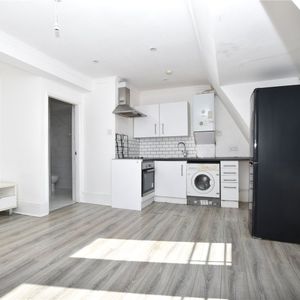 Portland Road, London, SE25 - Photo 2