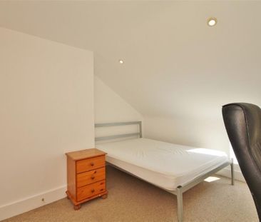5 bedroom end of terrace house to rent - Photo 2