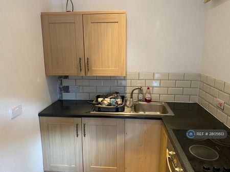 1 bedroom flat to rent - Photo 3