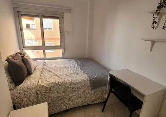 Carrer de Sant Lluís Bertran, Torrent, Valencian Community 46900