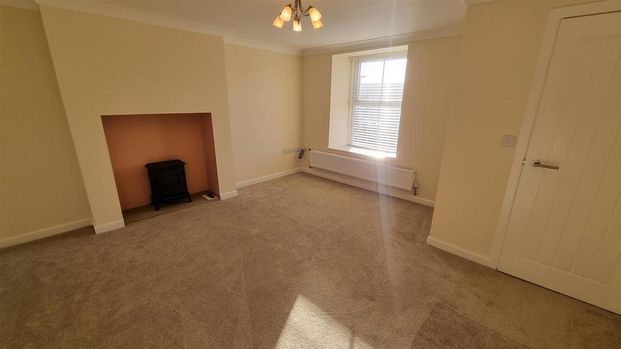 2 bedroom terraced house to rent - Photo 1