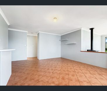 5 Willmott Close, Halls Head, WA 6210 - Photo 3