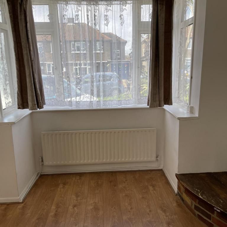 3 bedroom semi-detached house to rent - Photo 1