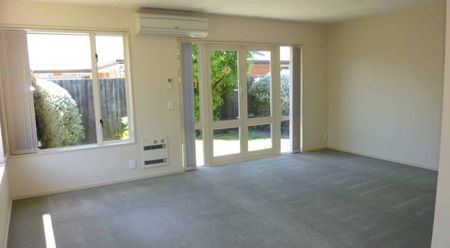 Rear Sunny 3 bedroom Townhouse - Photo 4