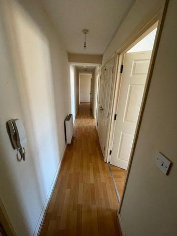 3 bedroom flat to rent - Photo 3