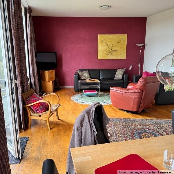 Aachen-Laurensberg: Nähe Klinikum und RWTH: Große, möbl. 3-Zi.-Whng. m. Balkon und Garage - Photo 1