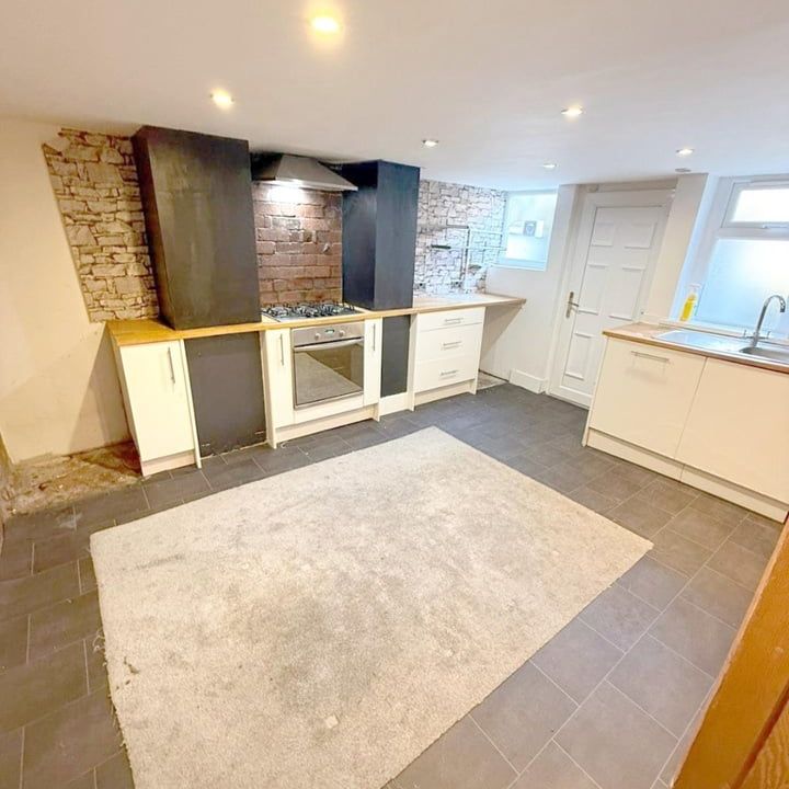 3 Bed Terraced House, Parkfield Grove, LS11 - Photo 1