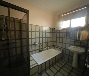 64 Hammond Street, Thornbury, Vic 3071 - Photo 2