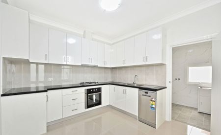 Century 21 the Paramount Group - Photo 3