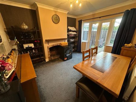 3 bedroom semi-detached house to rent - Photo 3