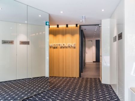 Sun-Filled Apartment with District & Ocean Views - Photo 4