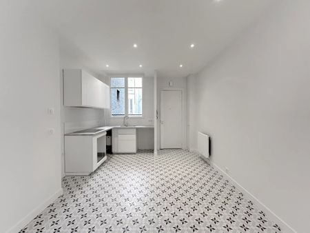 PARIS VIII – RUE MARBEUF – BEAU 3/4 PIECES DE 91,23 M² – 4E ETAGE AVEC ASCENSEUR – À LOUER VIDE – AU CALME SUR COUR - Photo 4