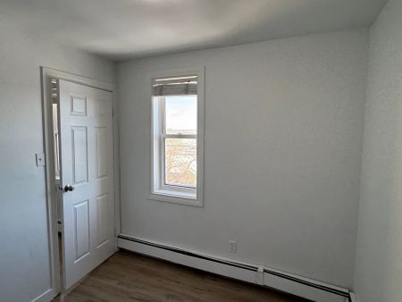 1 Bedroom - Photo 3
