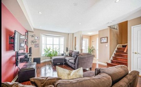 For Lease - 33 Warnford Circle, Ajax, Ontario - Photo 5