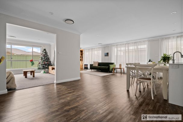 Modern Family Living with Space, Style & Comfort - Photo 1