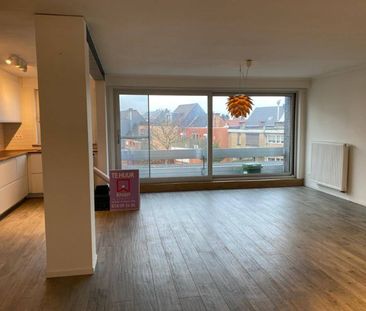 Ruim (±100m²) app met 2 slpk en autostaanplaats in hartje Geel - Photo 5