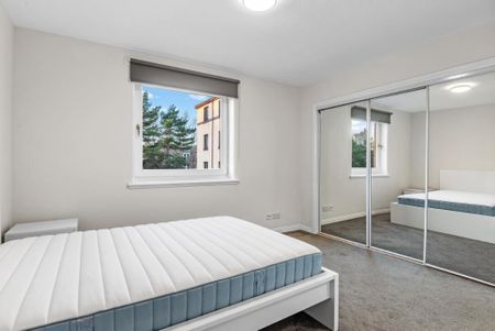 3 bedroom flat to rent - Photo 4