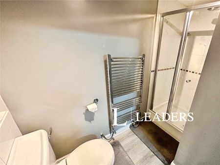 3 bedroom house to rent Ovaldene Way, ST4 - Photo 2