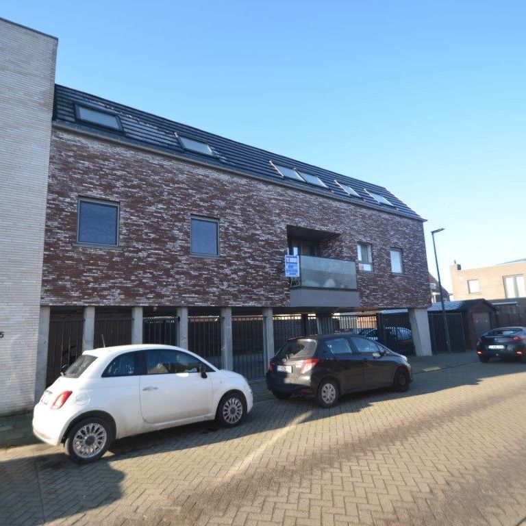 Appartement met 2 slaapkamers & autostandplaats - Photo 1