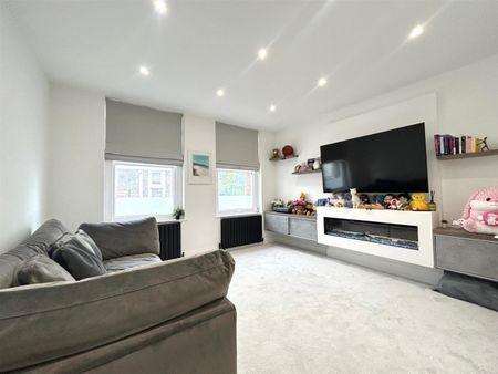 Hammersmith Bridge Road, Hammersmith, W6, London - Photo 2