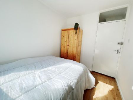 4 bedroom flat share to rent - Photo 3