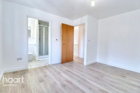 4 bedroom semi-detached house to rent - Photo 2