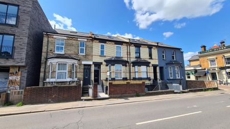 1 bedroom flat to rent - Photo 4