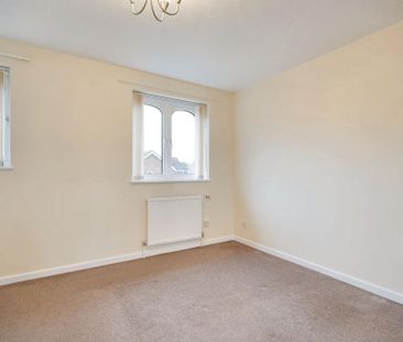 2 bedroom end of terrace house to rent - Photo 2