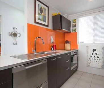 Entire 2 Bedroom Apartment – Central Onehunga - Photo 5