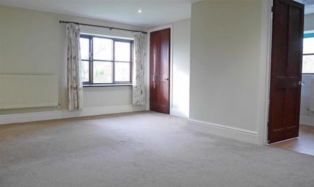 4 bedroom character property to rent - Photo 4