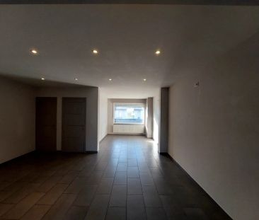 Te huur: ruime gezinswoning met garage op toplocatie in Waregem - Foto 3