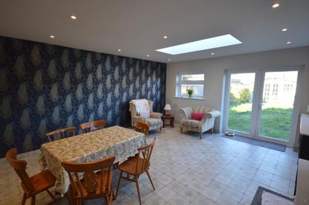 3 bedroom bungalow to rent - Photo 4