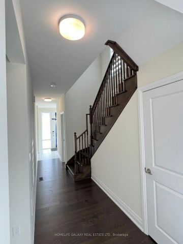 Condo Townhouse For Lease | E9231461 - Photo 3
