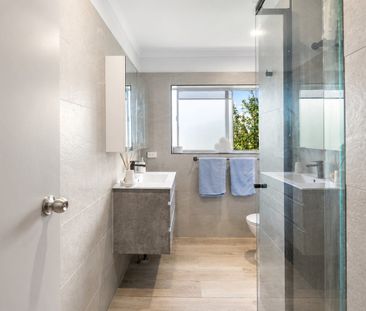 Beautifully Renovated Two-Bedroom Apartment in a Quiet Boutique Complex - Photo 6