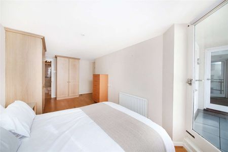 Bright and airy 2 double bedroom, 2 bathroom apartment with parking. - Photo 4
