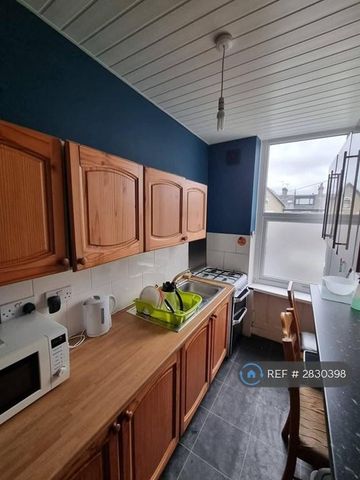 1 bedroom in a house share to rent - Photo 5