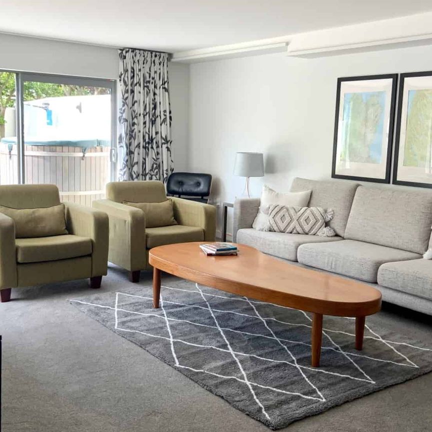 Fully Furnished Stylish Townhouse in Prime Fendalton Location - Photo 1