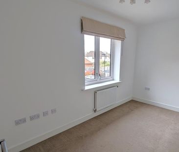 Hoad Crescent, Woking - 4 bedrooms Property for lettings - Seymours - Photo 2