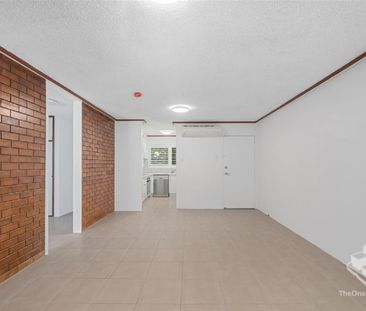 Beautifully Renovated Two-Bedroom Unit in Convenient Coorparoo - Photo 1