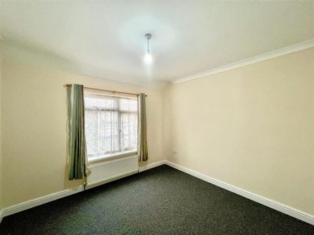3 bedroom end of terrace house to rent - Photo 3