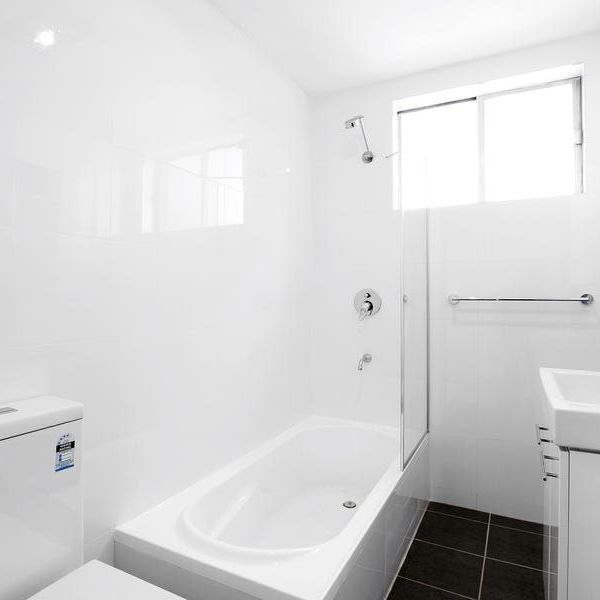 Charming One Bedroom Apartment in the Heart of Marrickville - Ideal for Professionals! - Photo 1