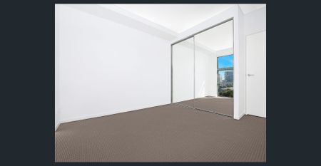 Light, Airy And Spacious Beach Side Location Living - Photo 2