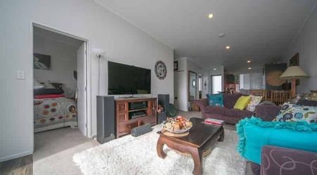 Entire 2 Bedroom Apartment – Central Onehunga - Photo 2